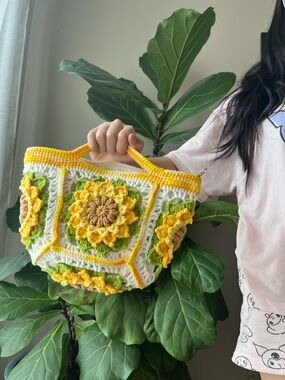 Handmade Crochet Sunflower Tote Bag in Yellow and White